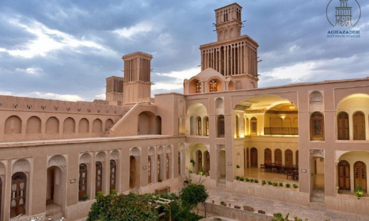 اقامتگاه سنتی آقازاده-صحرا