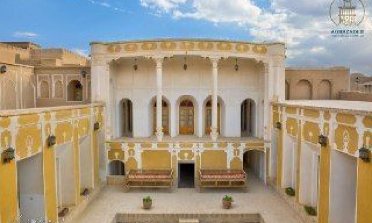 اقامتگاه سنتی آقازاده- یلدا