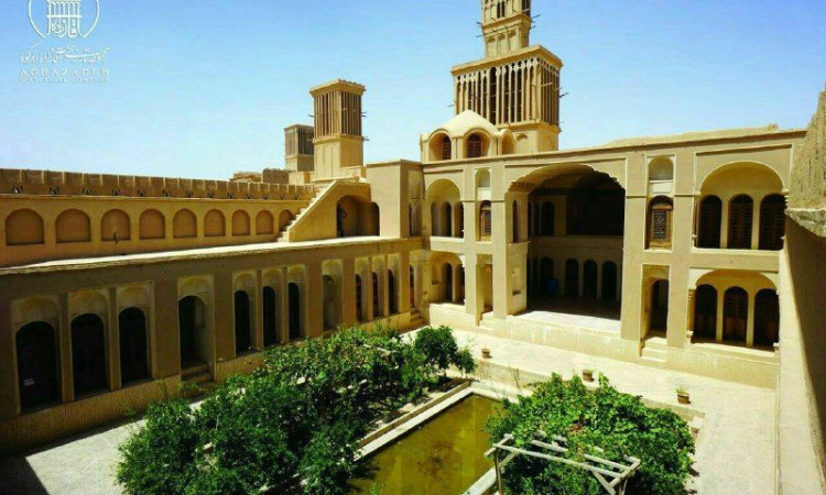 اقامتگاه سنتی آقازاده- احسان