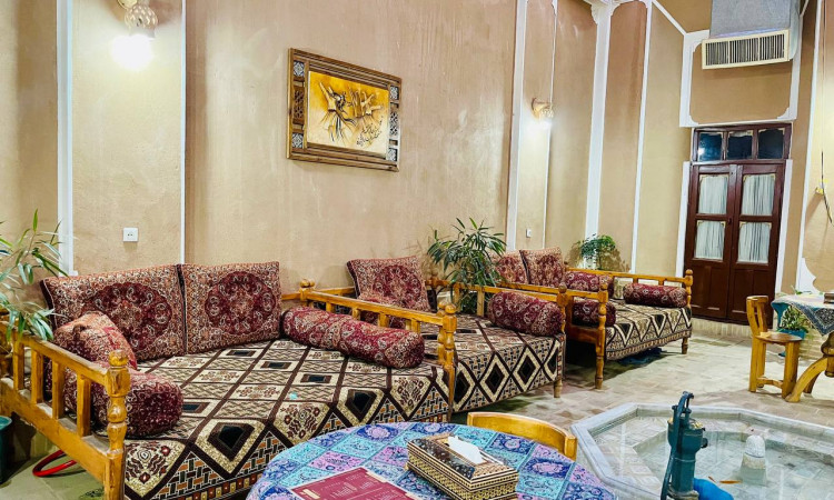 رزرو اقامتگاه بوم گردی تاج الملوک سوسن