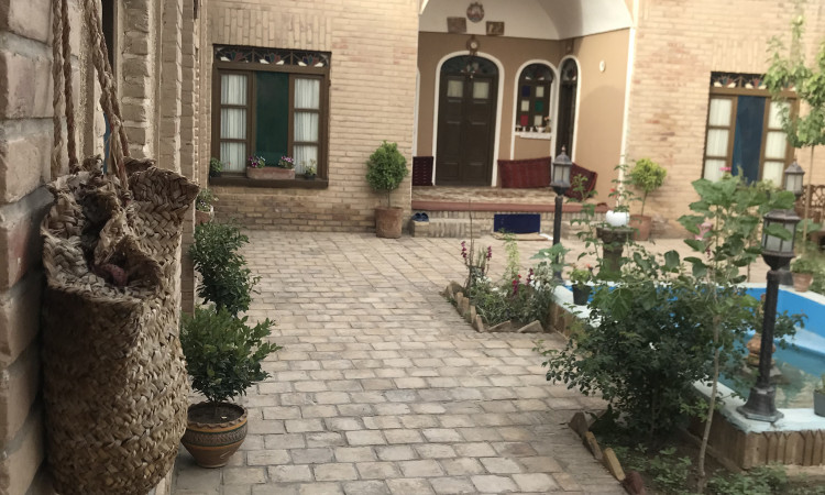 رزرو اقامتگاه بوم گردی اتاق شادمانی ادیب