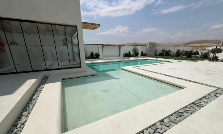استئجار فيلا فاخرة مع مسبح في رودين