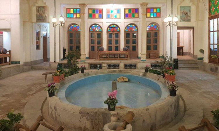 هتل سنتی خان نشین اتاق شاه نشین 