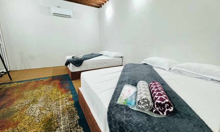 رزرو بوم‌گردی رامش (اتاق شقایق)