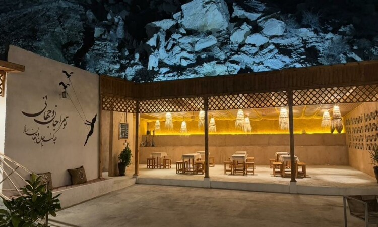 رزرو بوم‌گردی رامش (اتاق توتیا)