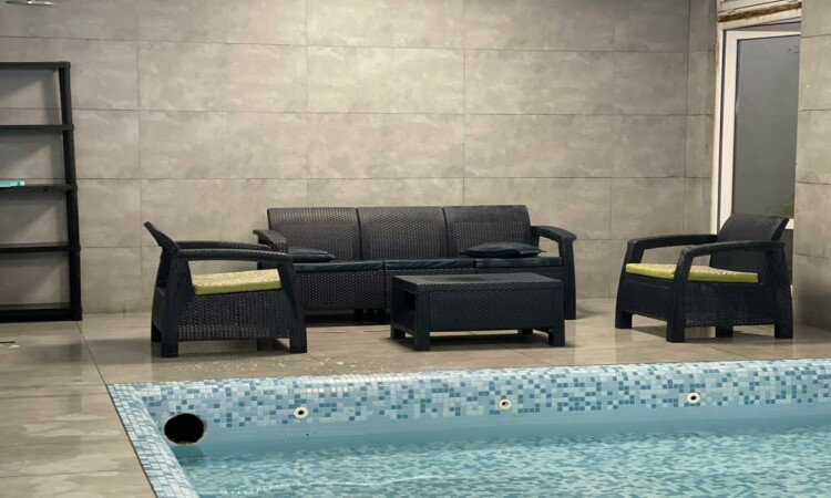 استئجار فيلا مع مسبح في سراي زاوي، طهراندشت