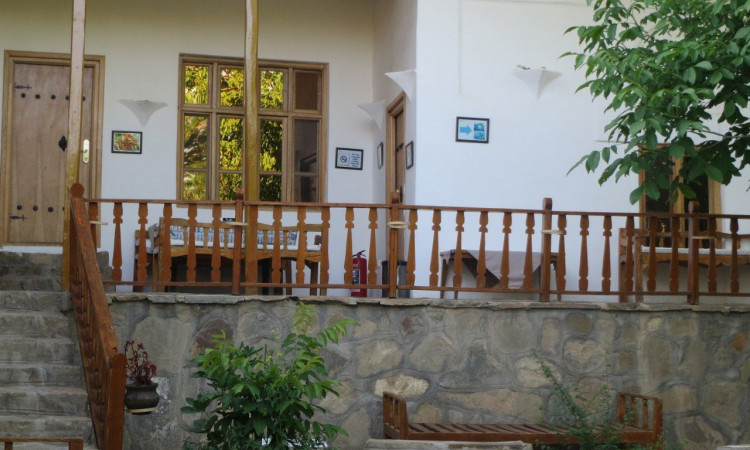 هتل سنتی خانه گل -رز