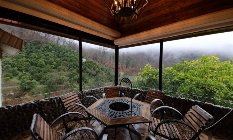 ویلا جنگلی در رامسر با جکوزی و بهار خواب سقف شیشه ای