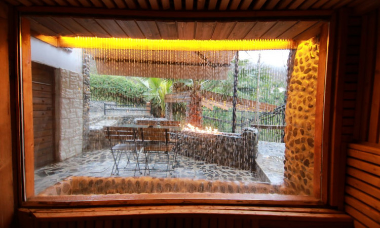 ویلا جنگلی در رامسر با جکوزی و بهار خواب سقف شیشه ای