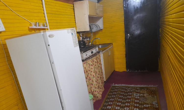 اجاره کلبه چوبی تکخوابه جنگلی کتیبه یک
