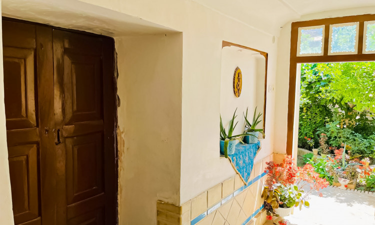 رزرو بوم گردی عمارت بانو - اتاق پهنا (باپارکینگ)