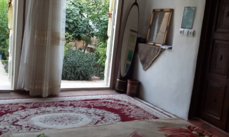 رزرو بوم گردی عمارت بانو - اتاق پهنا (باپارکینگ)