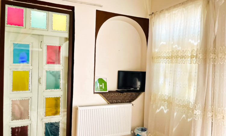 رزرو بوم گردی عمارت بانو - اتاق پهنا (باپارکینگ)