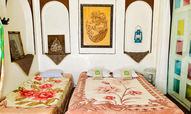 رزرو بوم گردی عمارت بانو - اتاق پهنا (باپارکینگ)
