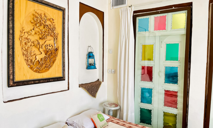 رزرو بوم گردی عمارت بانو - اتاق پهنا (باپارکینگ)
