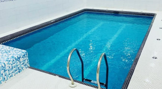 فيلا محمود أباد الأنيقة بحمام سباحة للإيجار