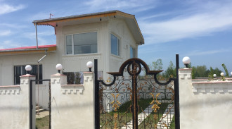 فيلا شاطئية مطلة على البحر للايجار