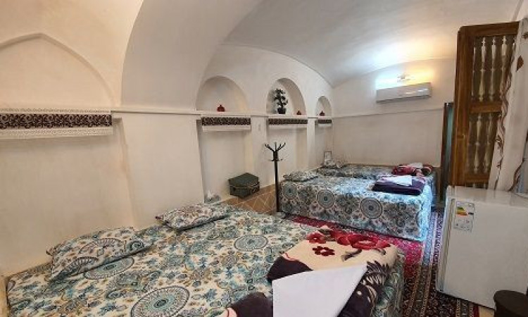 بوم‌گردی سایه چهار تخته زیرزمین