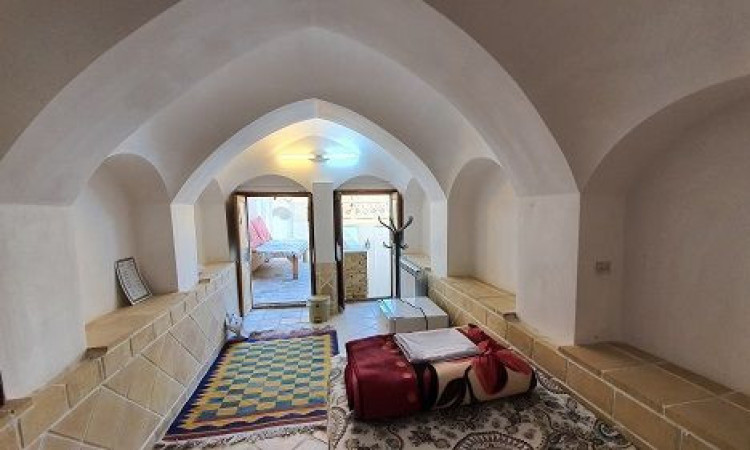 بوم‌گردی سرای سایه (گوشواره بالا)