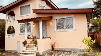 فيلا ثلاث غرف نوم للإيجار في مجمع قزوين