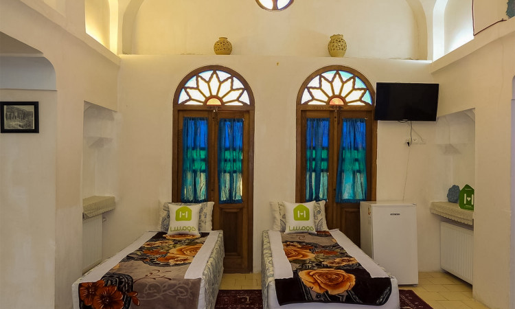 رزرو اقامتگاه سنتی ثنا (اتاق 4 تخته - 4 تا سینگل)