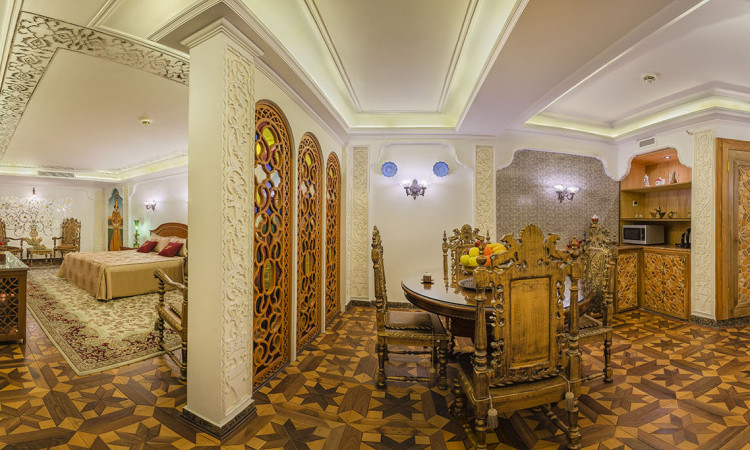 رزرو هتل قصر طلایی مشهد (قاجاری سوئیت)