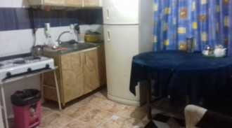 غرفة طعام مفروشة بغرفة نوم واحدة