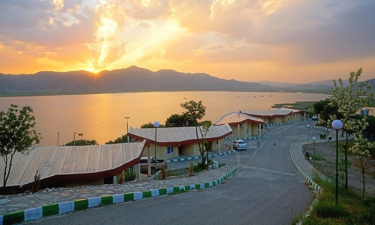 هتل جهانگردی مریوان ( پنج تخته رو به جنگل)