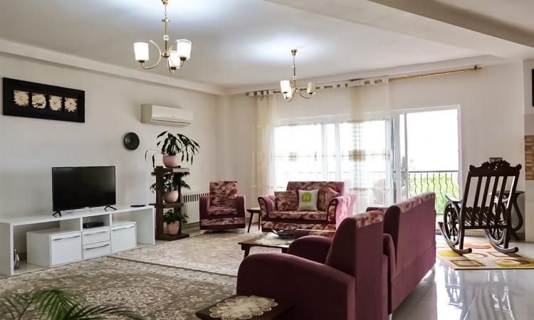 اجاره آپارتمان ساحلی نوساز‌ با استخر وجکوزی رو به دریا