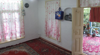 رزرو بوم‌گردی بام‌های سفالی (زمرد)