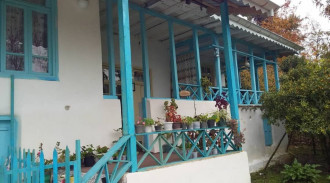 رزرو بوم‌گردی بام‌های سفالی (اتاق استیل)