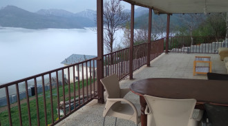 اجاره ویلا باچشم اندازی رؤیایی از دریاچه ابر