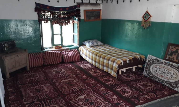 بومگردی ابریشم اتاق چهار تا شش نفره