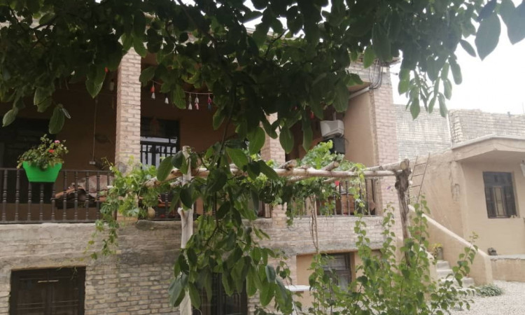 رزرو اقامتگاه بوم‌گردی آژند (اتاق دنا)