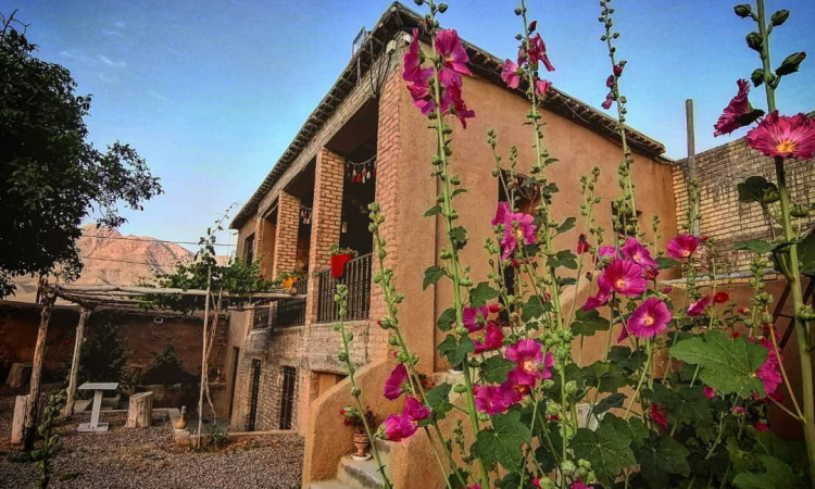 رزرو اقامتگاه بوم‌گردی آژند (اتاق دنا)