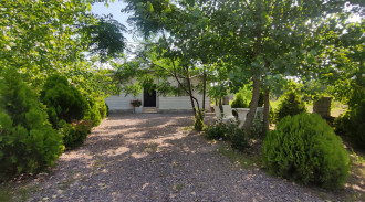 ویلا دربست لب دریا با برکه مصنوعی