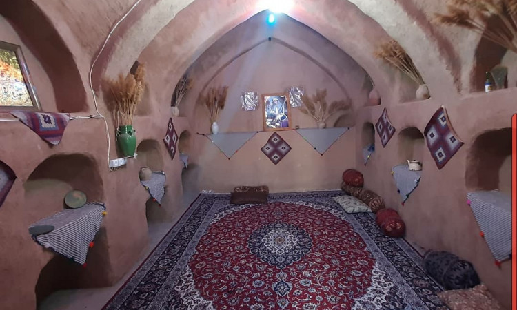 رزرو اقامتگاه بوم‌گردی شب نشین انارک (اتاق بزرگ)