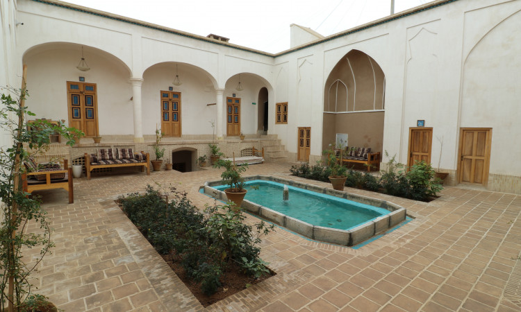 رزرو اقامتگاه سنتی سرای دیبا (اتاق 102)