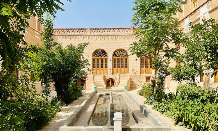 رزرو هتل بوتیک سنتی عمارت مالمیر اتاق پریما سه تخته