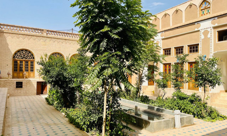 رزرو هتل بوتیک سنتی عمارت مالمیر اتاق پریما سه تخته