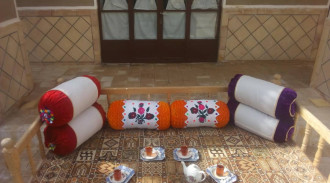 رزرو اقامتگاه سنتی مادربزرگ کویر ورزنه (اتاق تو در تو)