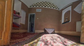 رزرو بوم‌گردی وارُن اتاق کاهگلی