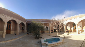 رزرو بوم‌گردی وارُن اتاق سفید