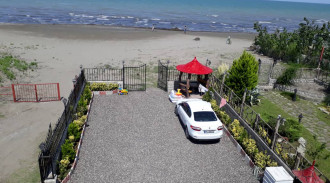 فيلا شاطئية حديثة البناء للإيجار على الواجهة البحرية في بندر أنزلي (الطابق الثاني)