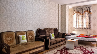 شقة بغرفتي نوم للإيجار بمنطقة المنصور في سيرين