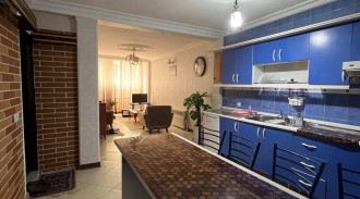 آپارتمان میزبان دو خوابه کولردار با صبحانه