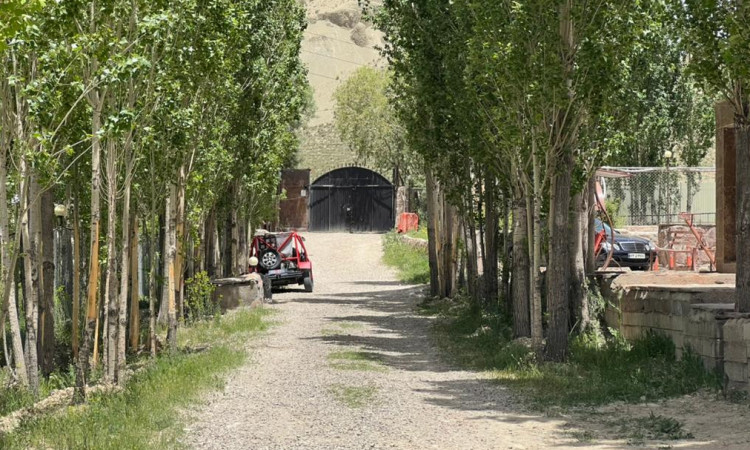 کلبه چوبی باران با استخر سانسی