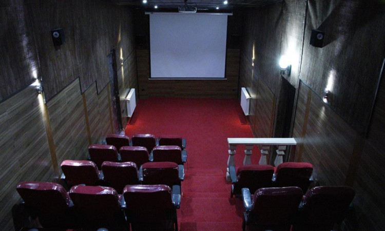 ويلا با سينما اختصاصى رودهن