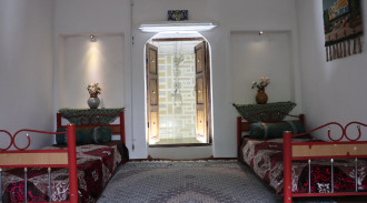 رزرو بوم‌گردی عمارت دلگشای ماهان (سوئیت سنتی شاه نشین)