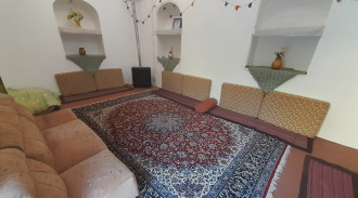 رزرو بوم‌گردی عمارت دلگشای ماهان (اتاق دورهمی)